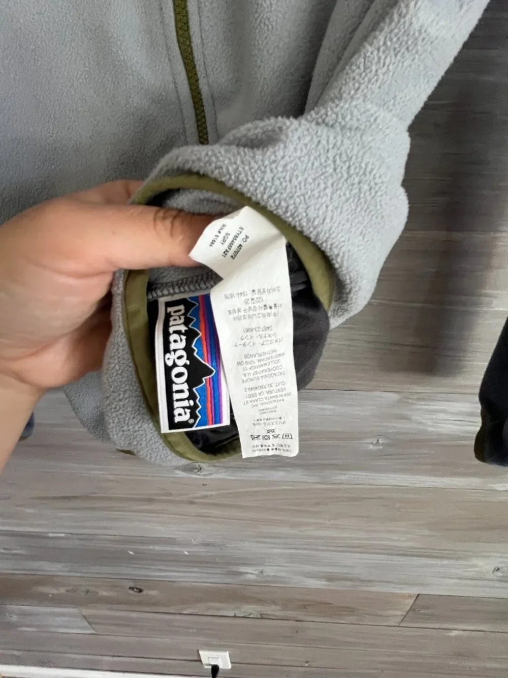 Patagonia Boys M hooded fleece zip up jacket